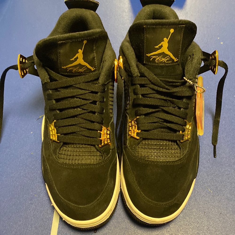 Air Jordan 4 Royalty